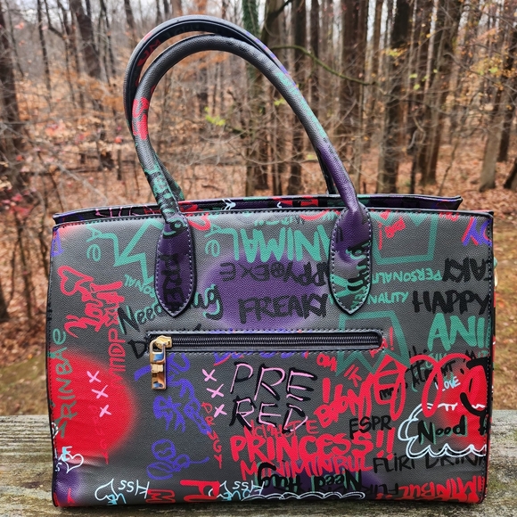 Graffiti "FREAKY" 2 way bag with crossbody strap - Picture 5 of 14